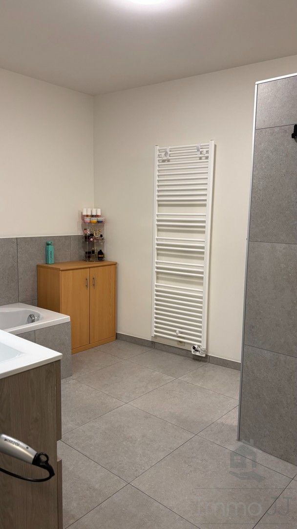 Ruim appartement met terras en garagebox foto 9