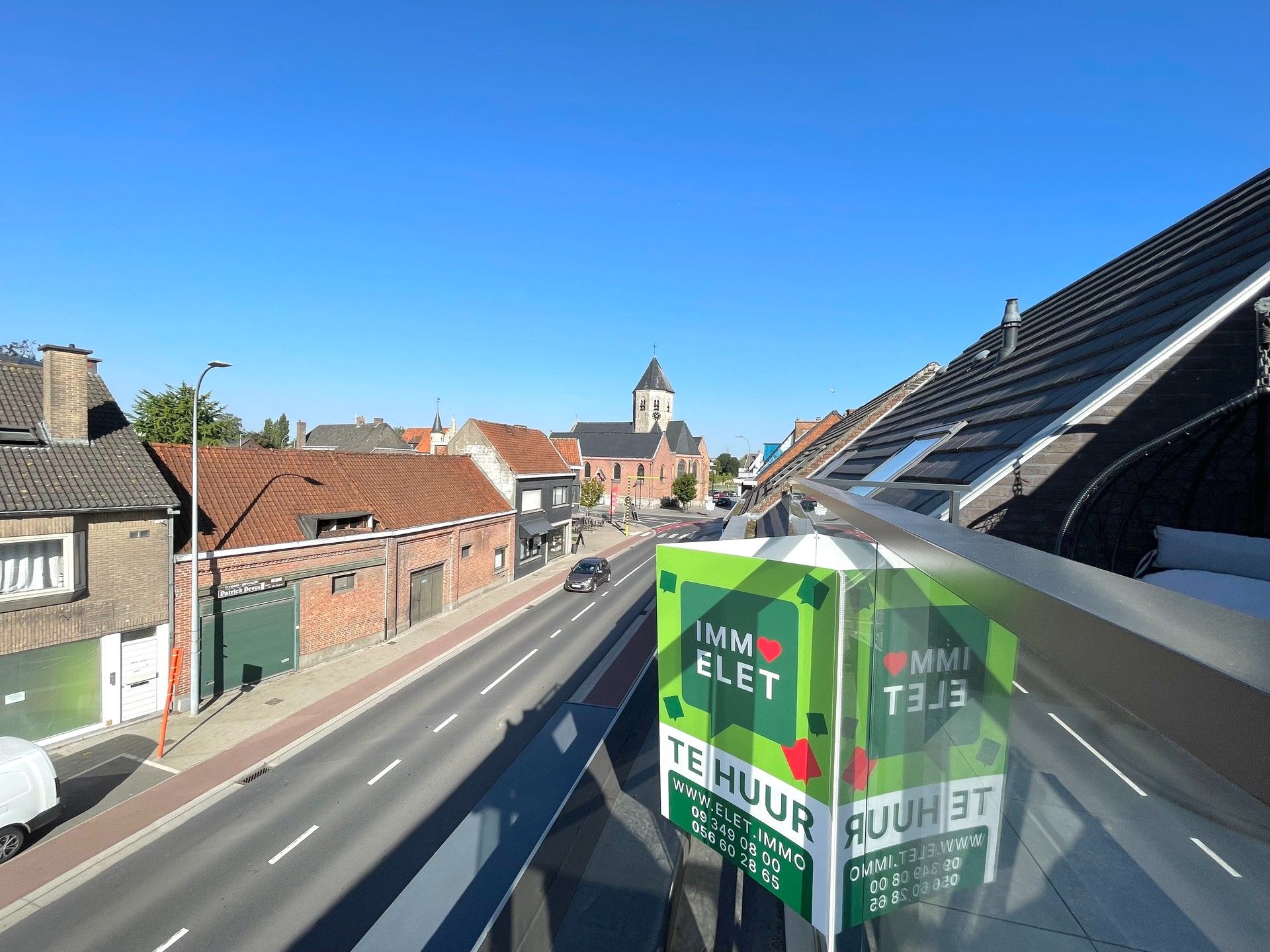 RECENT EN LICHTRIJK APPARTEMENT MET 2 KAMERS EN PARKING foto 2