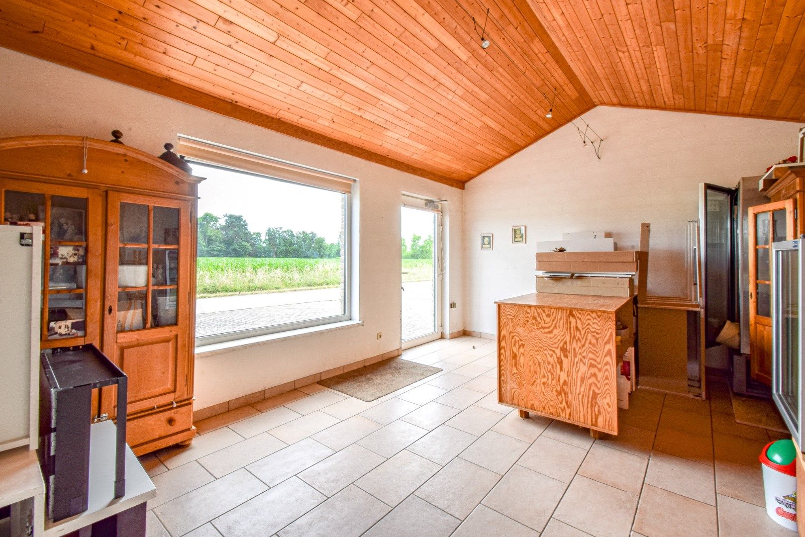 Instapklare woning met ruim handelspand op landelijke ligging te Koekelare foto 15