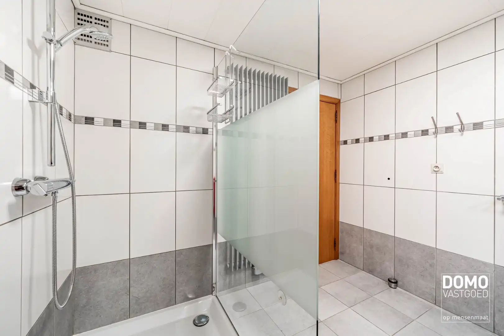 GERENOVEERDE, INSTAPKLARE GEZINSWONING MET 4 SLAAPKAMERS TE TUILT foto 16