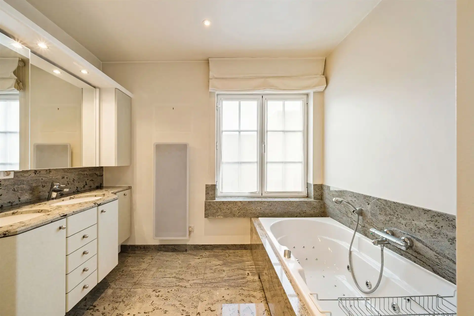 Exclusief appartement van 184 m² in het centrum van Waregem! foto 15