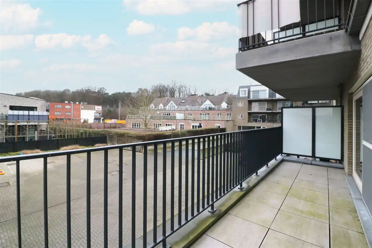 App. met 2 slpk., terras en autostaanplaats, rustig gelegen foto 4