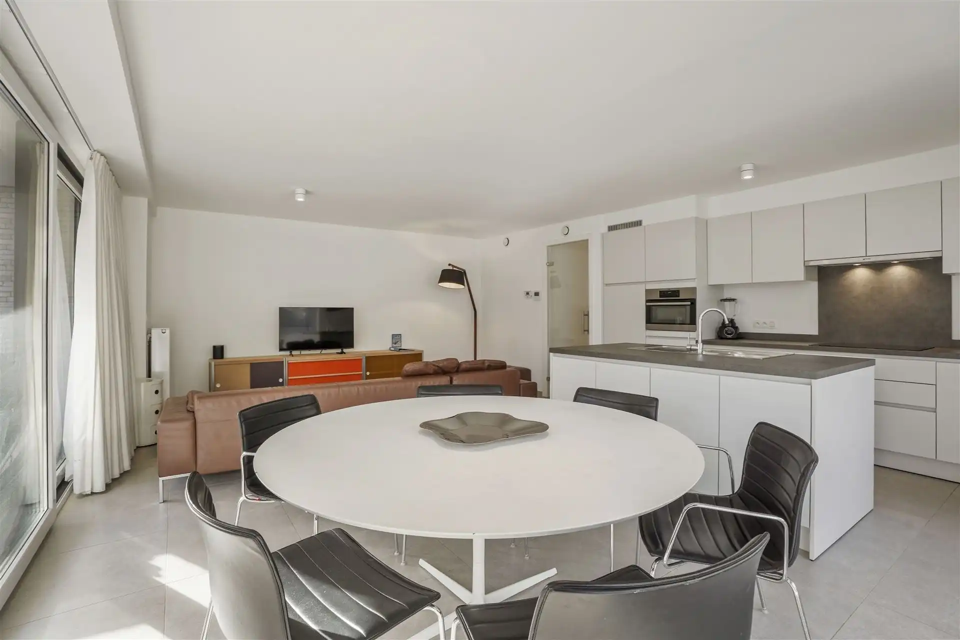 INSTAPKLAAR / RECENT GEBOUW  foto 13