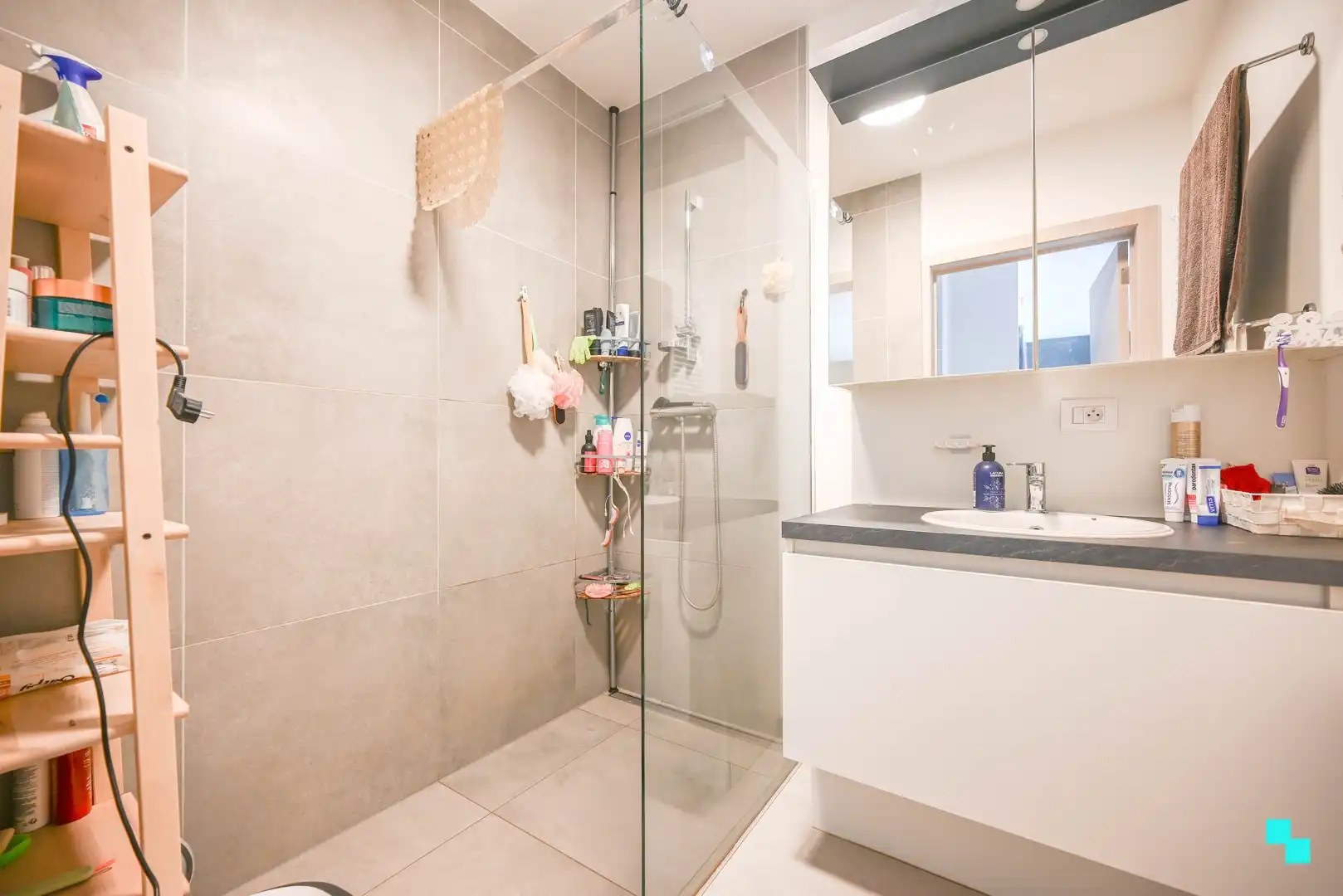 Instapklaar appartement met terras in hartje Langemark foto 8