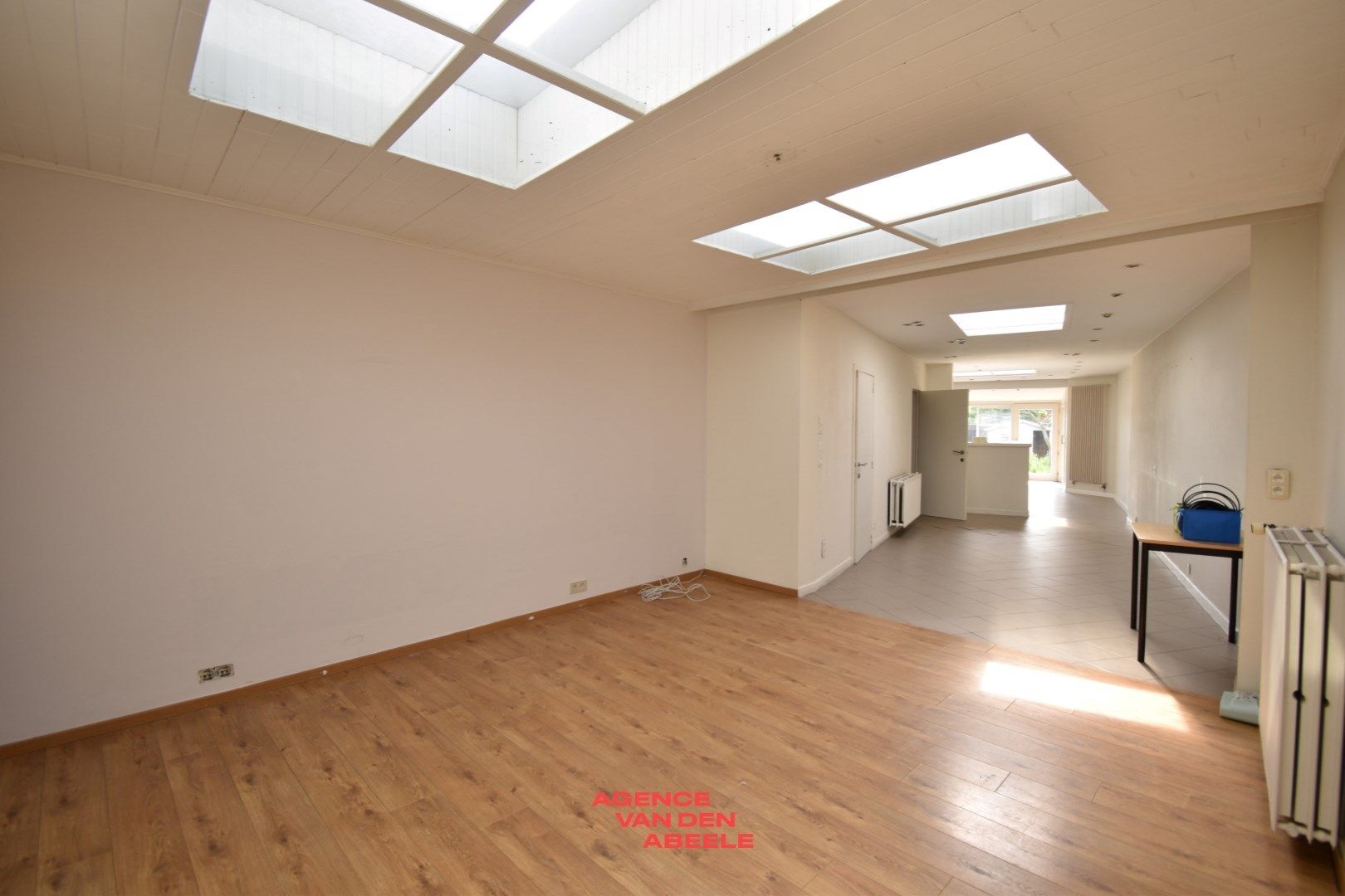 Commercieel gelegen woning met 4 slaapkamers en tuin foto 8