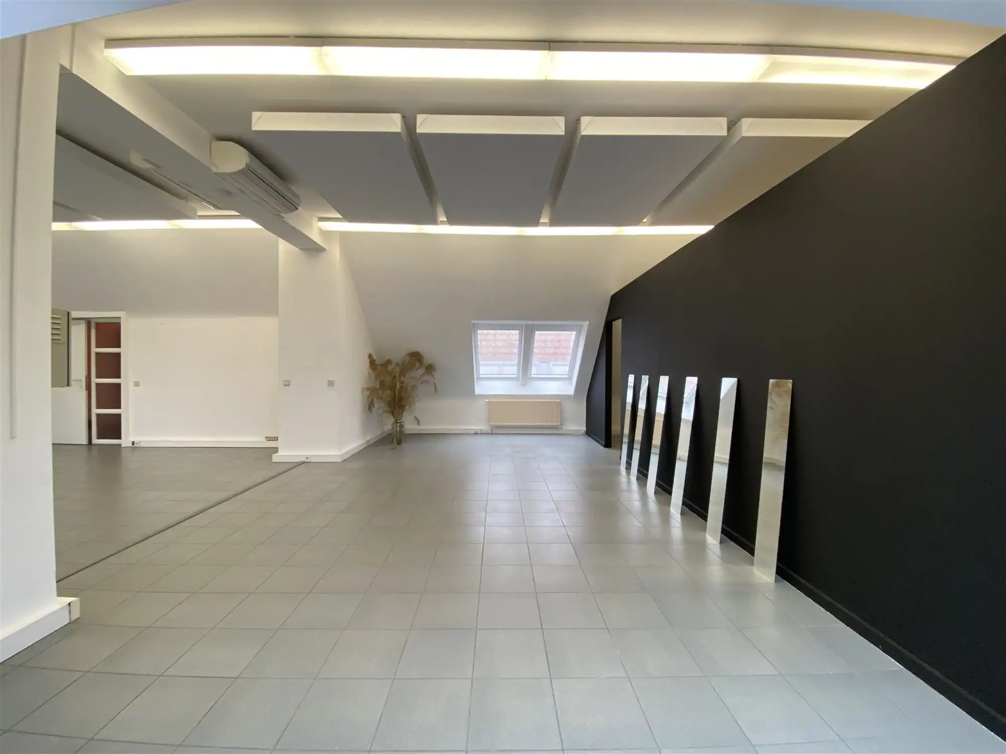 Bureauruimte op commerciële locatie  foto 3
