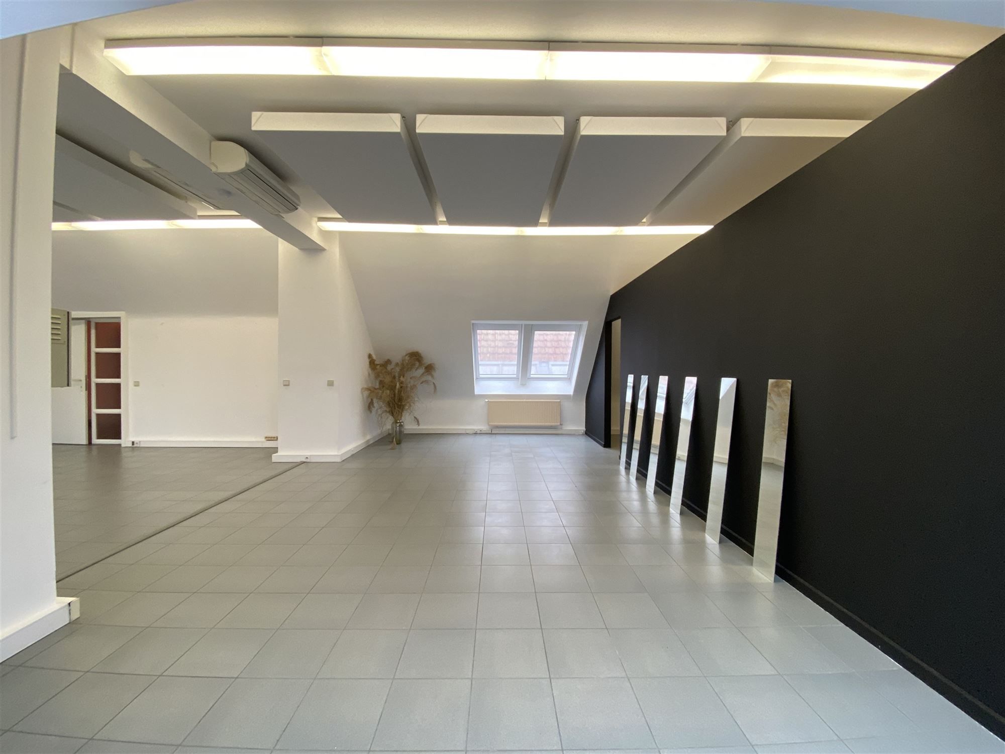 Bureauruimte op commerciële locatie  foto 3