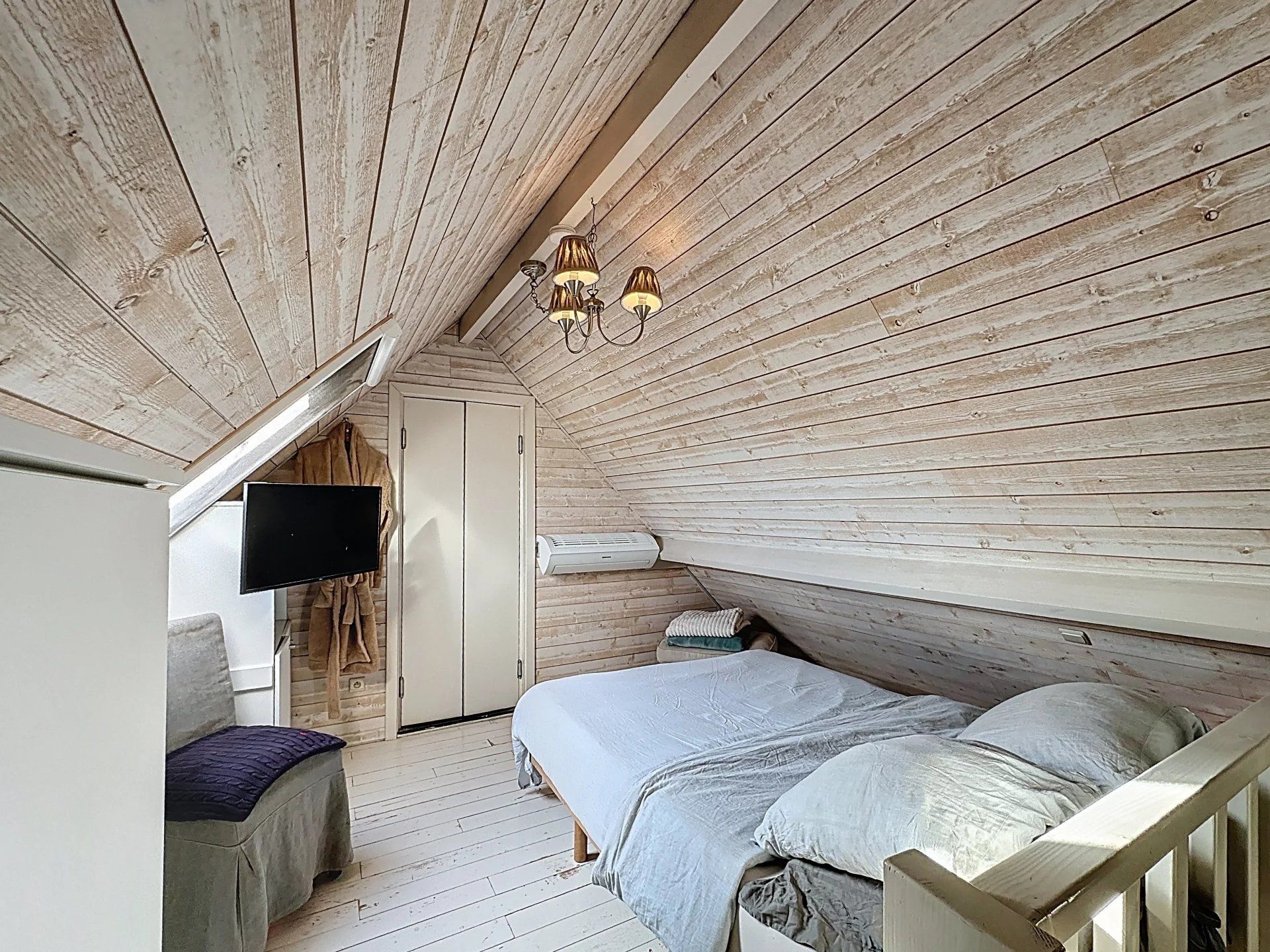 Super gezellig duplex appartement met 1 grote en 1 kleine slaapkamer, groot terras en garage foto 11