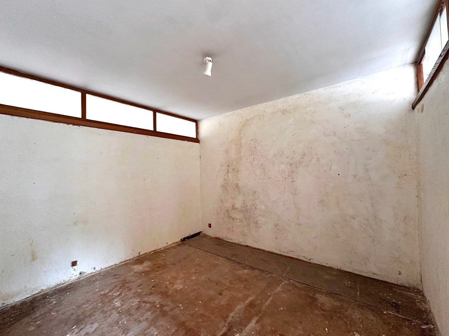 Te renoveren appartement met 2 slaapkamers en terras nabij het centrum van Tongeren foto 8