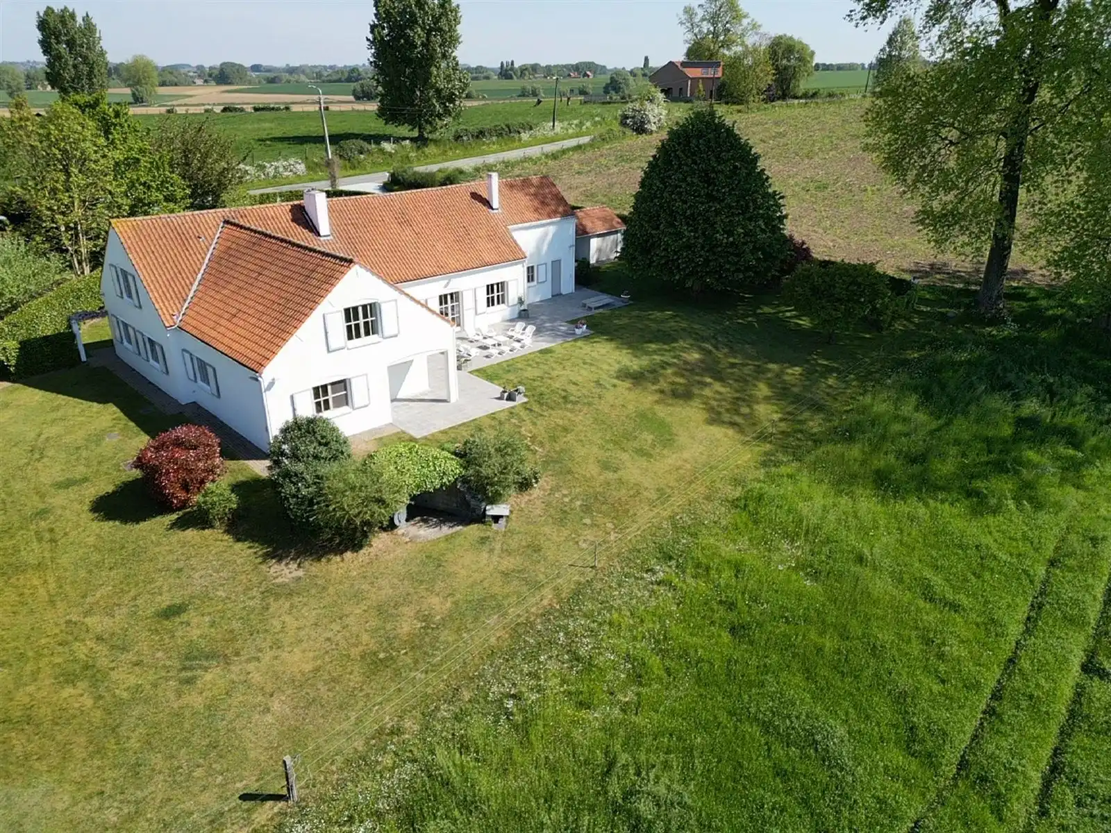 Hoofdfoto van de publicatie: Landhuis met tuin en weide op +/-  78are