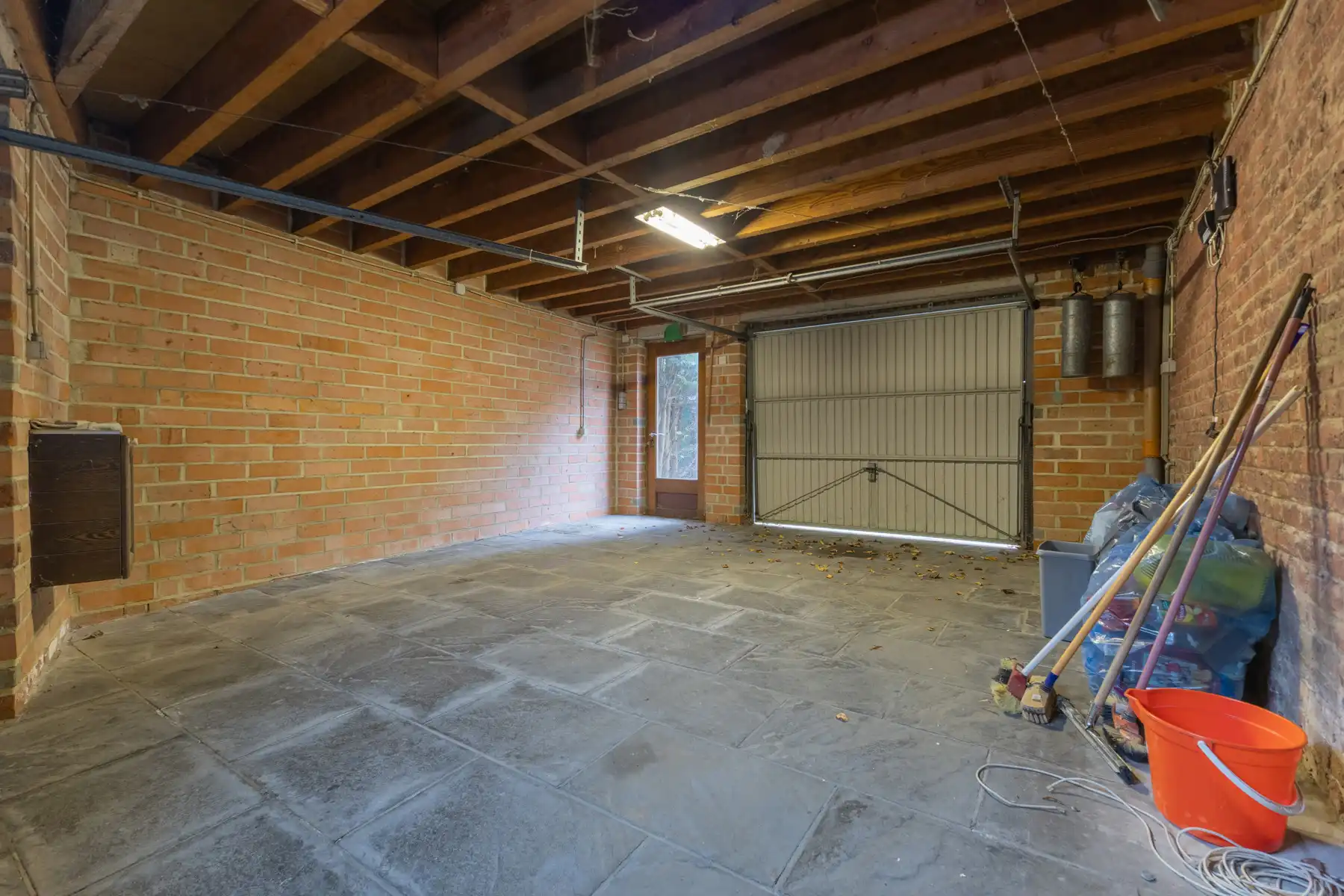 Te renoveren woning met 3 slaapkamers en garage foto 17