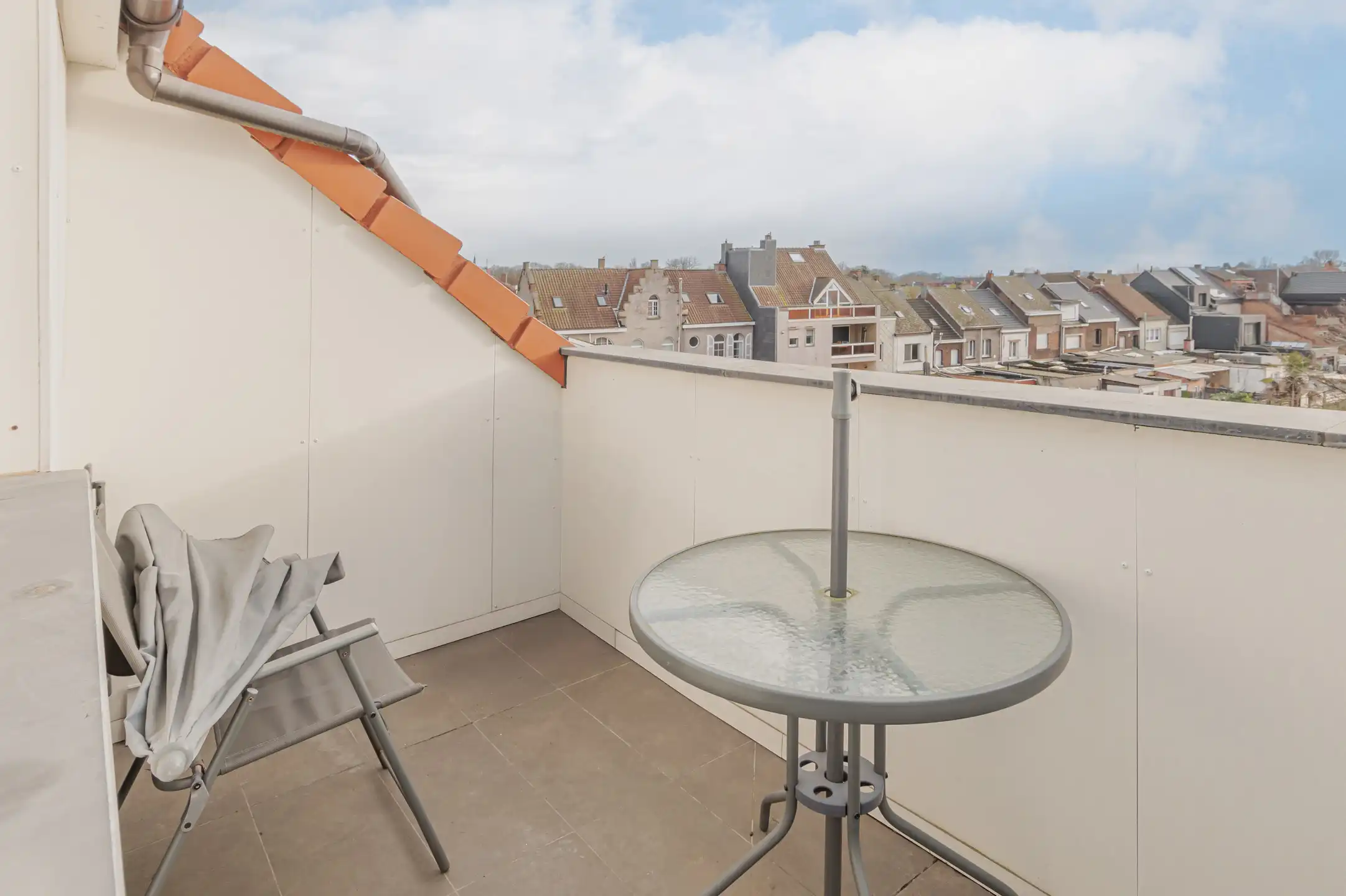 Instapklaar duplex appartement met terras in Willebroek foto 3