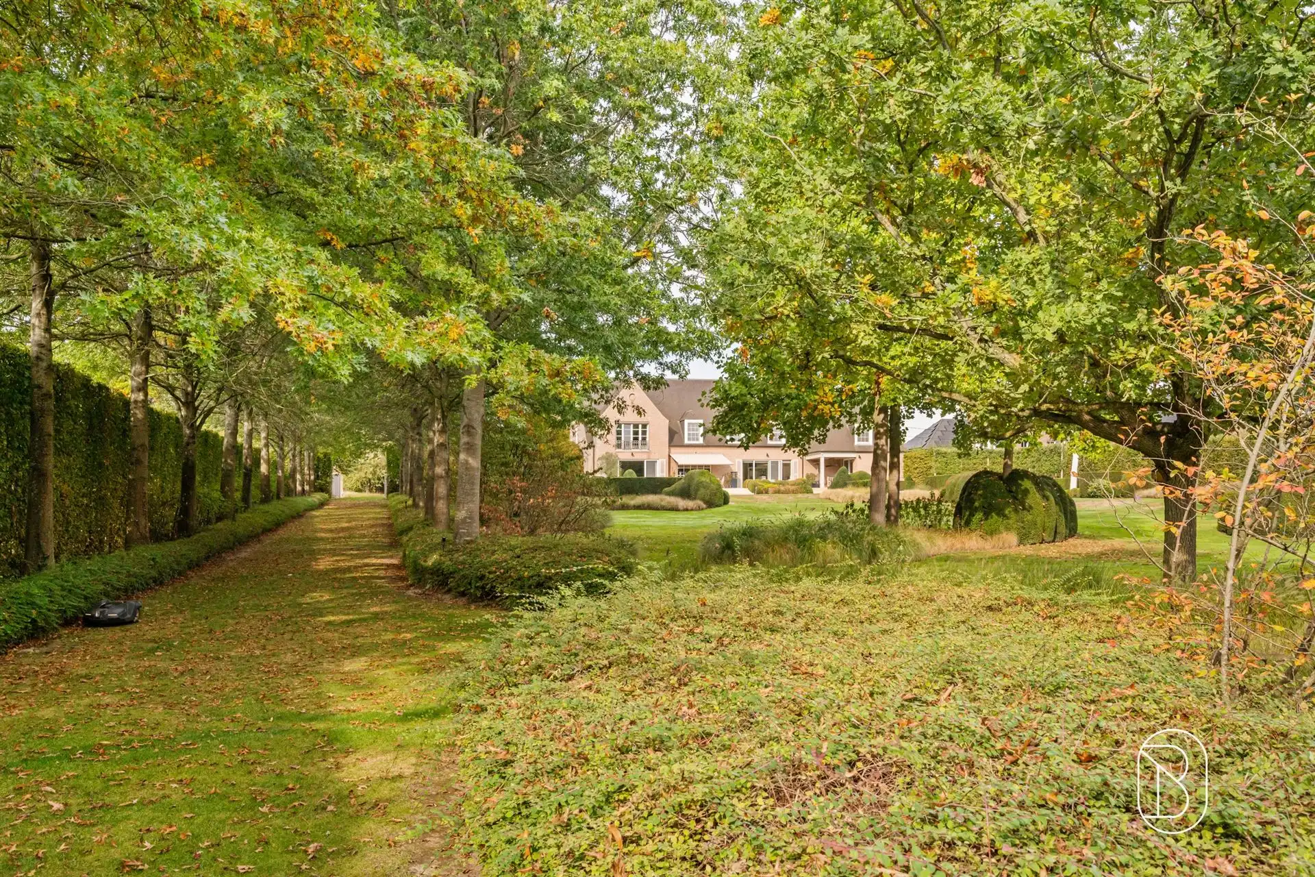 Klassevilla op méér dan 1 hectare, met prachtig zicht!  foto 32