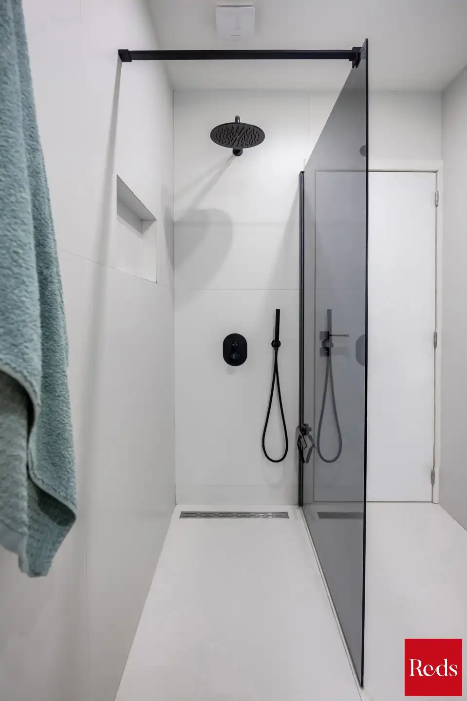 Volledig gerenoveerde woning in het hart van Wijnegem foto 15