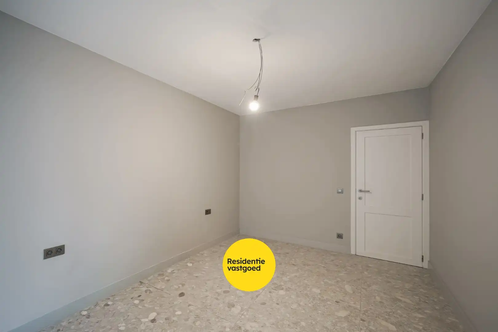 Gerenoveerd 2-slpk appartement met balkon en lift in Oostende foto 16