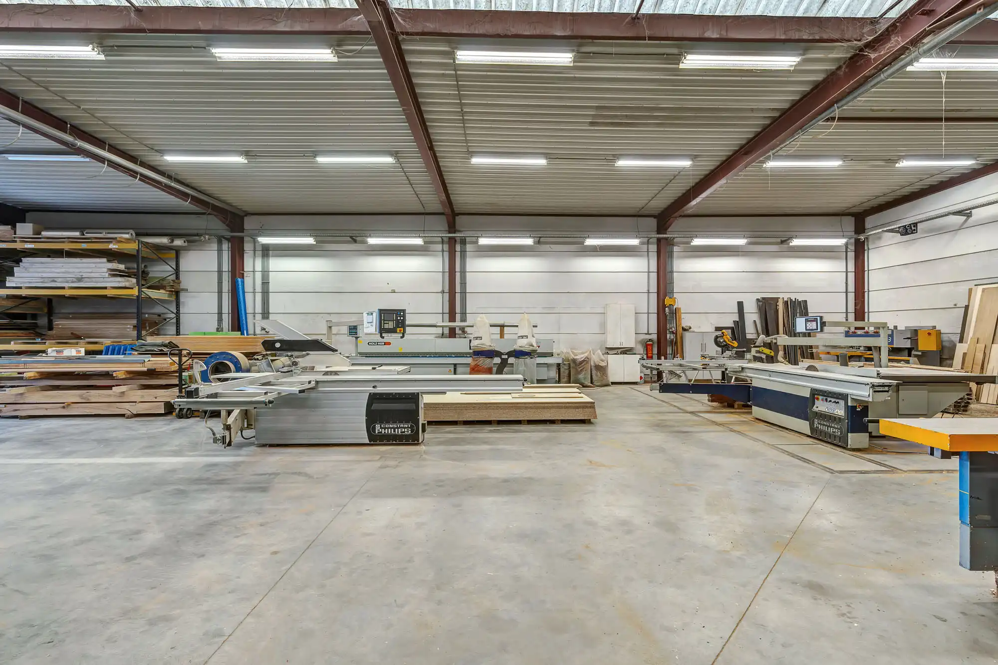 Loods (600m²)  met woonmogelijkheid op rustige locatie foto 4