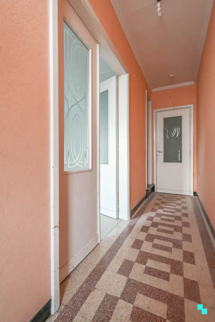 Verder op te frissen woning nabij centrum Izegem foto 2