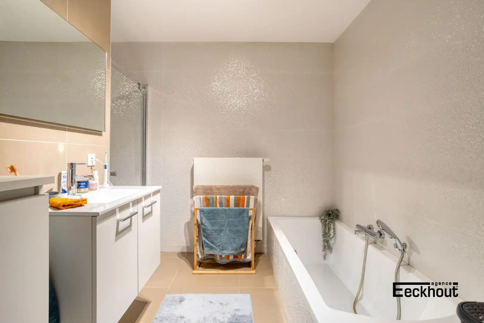 Recent en zonnig appartement met ruim terras en open zicht.  foto 11