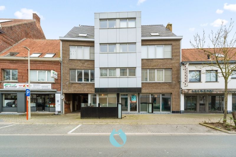 Opbrengsteigendom bestaande uit 8 entiteiten met parkeerplaatsen foto {{pictureIndex}}