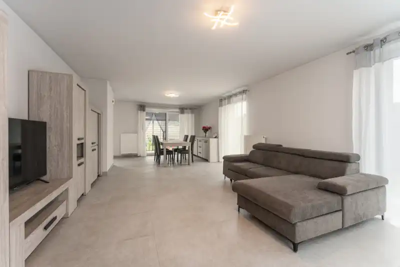 Recente, instapklare halfopen bebouwing op toplocatie te Roeselare foto 3