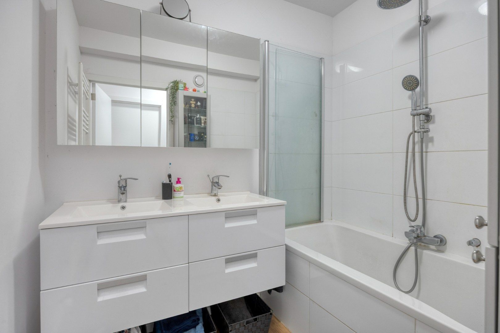 Gelijkvloers appartement met 2 slpks, ruime tuin, autostaanplaats en optionele garage ! foto 11