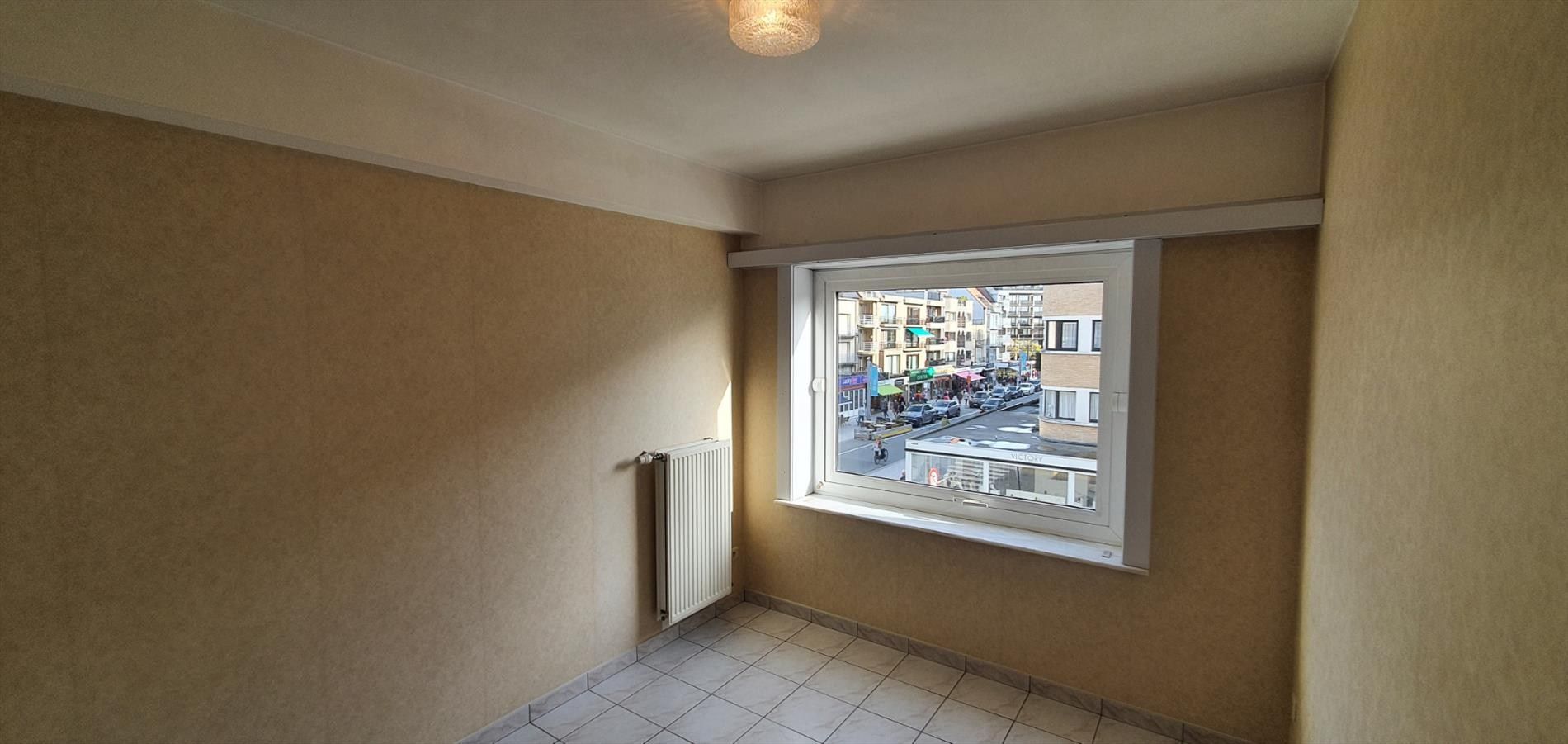 RUIM   APPARTEMENT MET 2 SLAAPKAMERS IN HET CENTRUM VAN KOKSIJDE DORP foto 6
