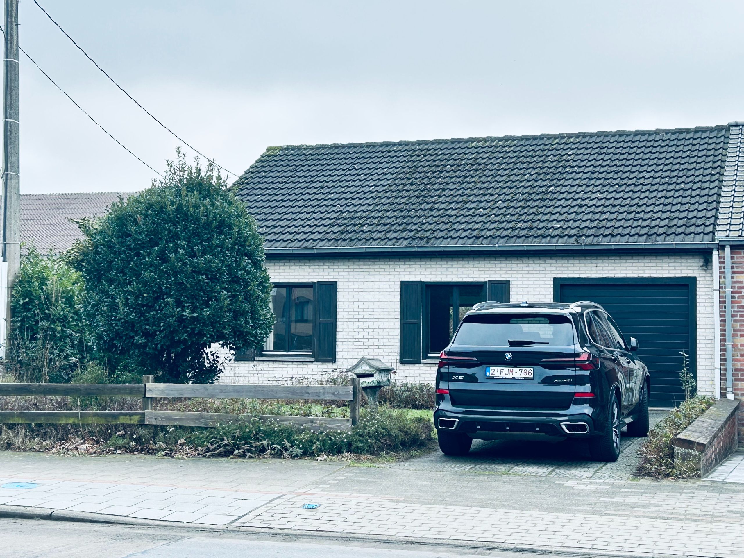 Gelijkvloerse woning met 2 slaapkamers, garage en tuin foto 1