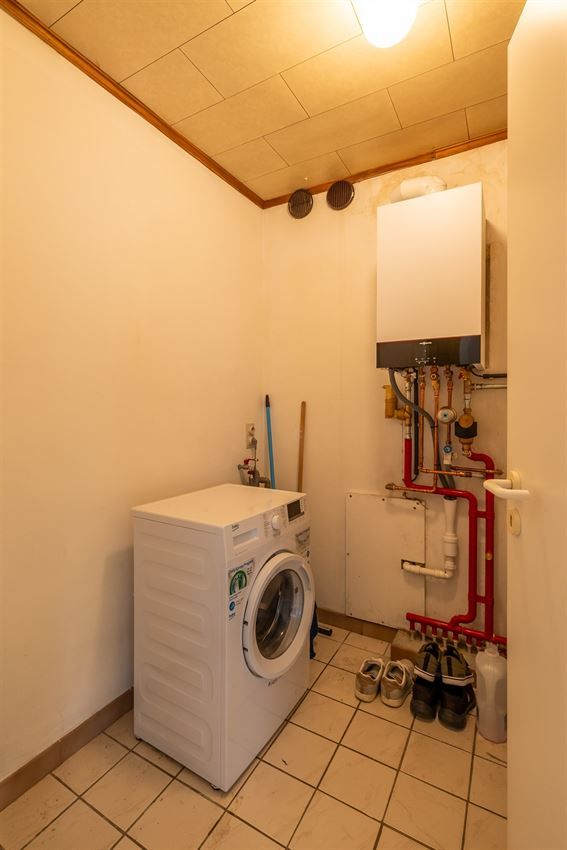 Verzorgd gebouw met handelszaak en 2 apt foto 37