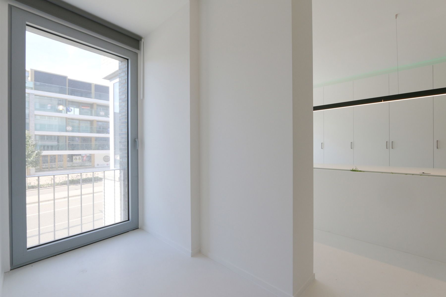 PLUG-IN modern kantoor + veel passage foto 19