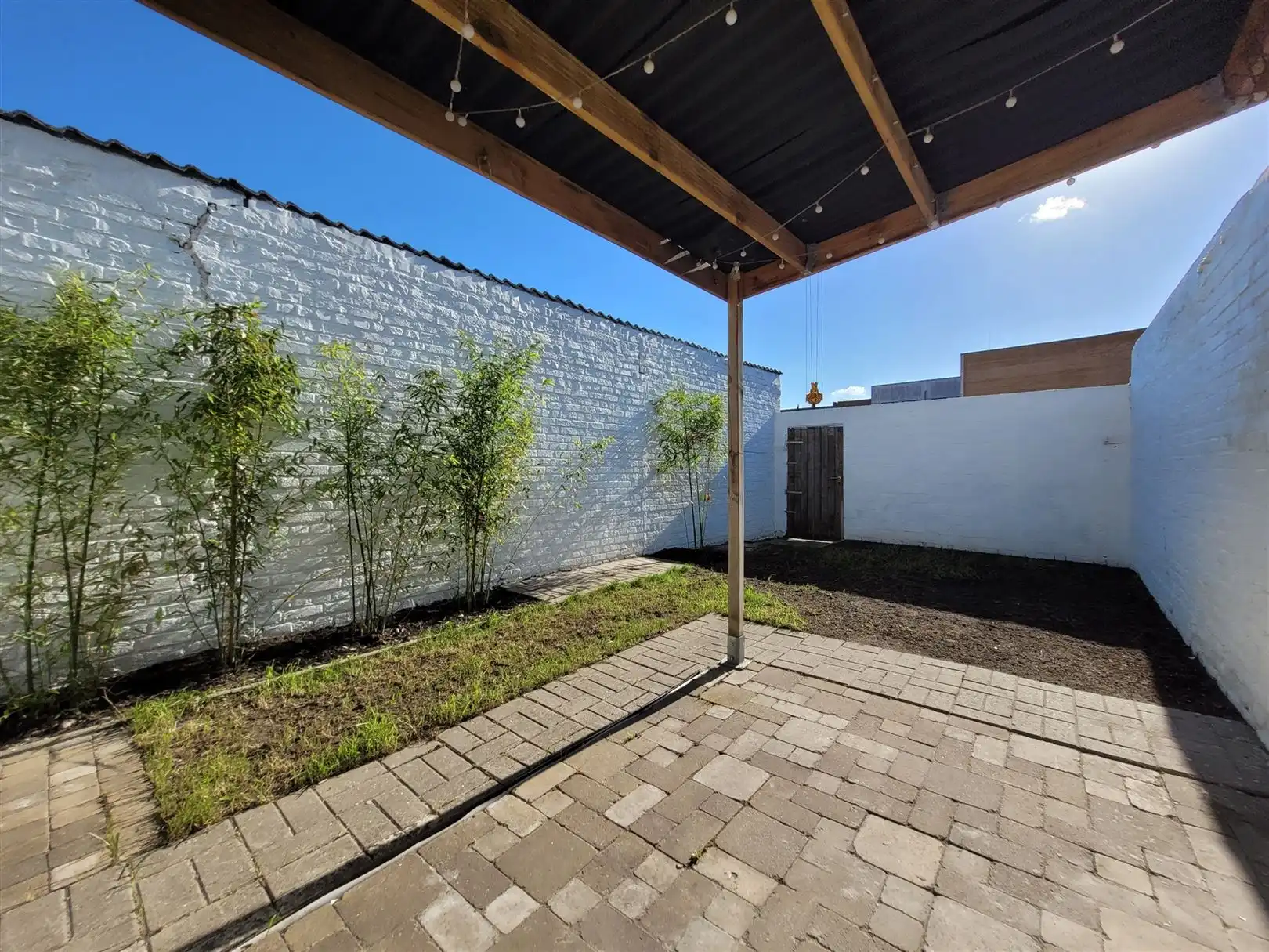 Gerenoveerde woning met zonnige tuin foto 2