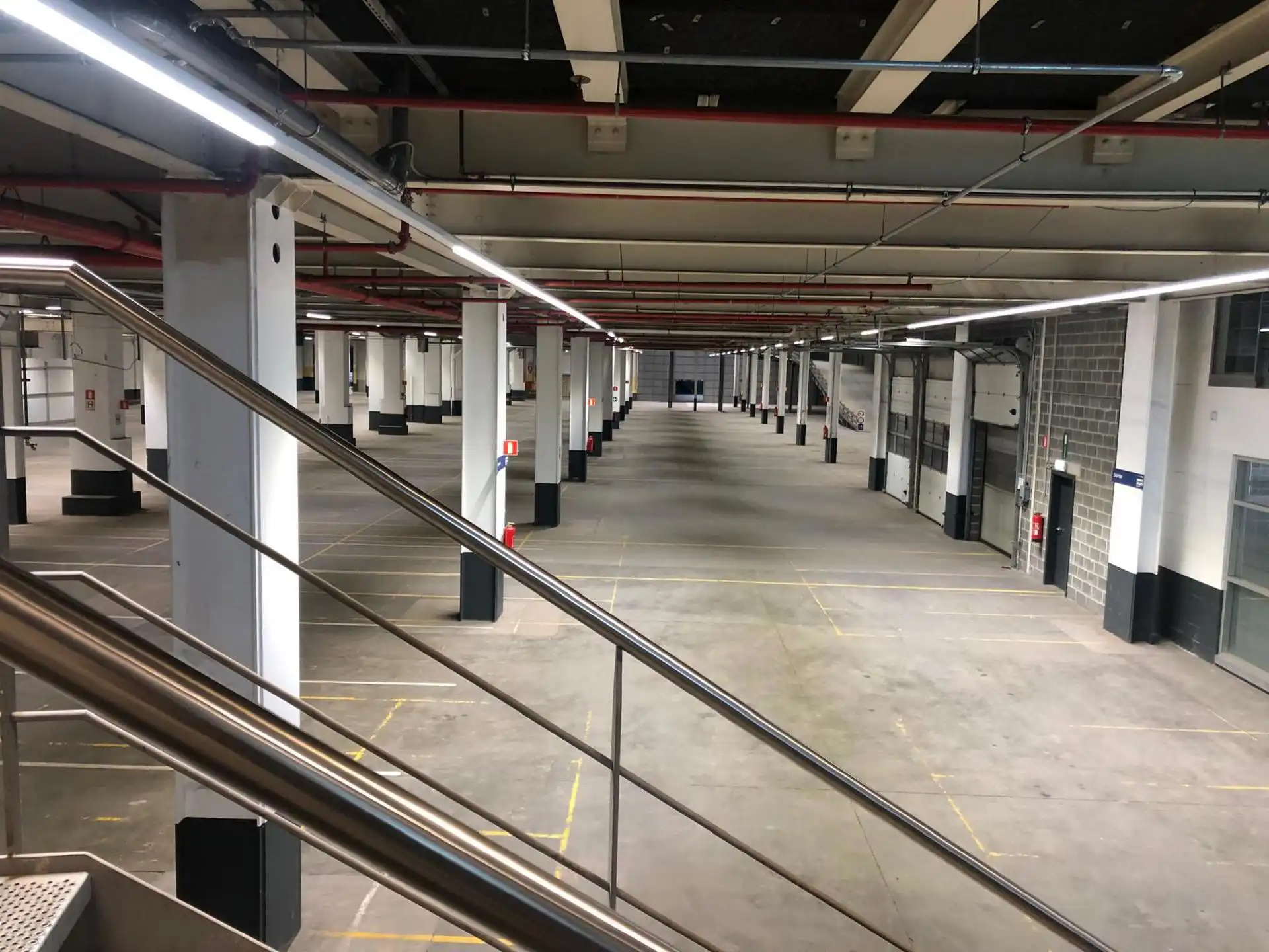 Magazijn van ca. 10.000m²  verdeeld over 2 verdiepingen glv 7.000m² en 1ste V 3.000m²  te Vilvoorde foto 4