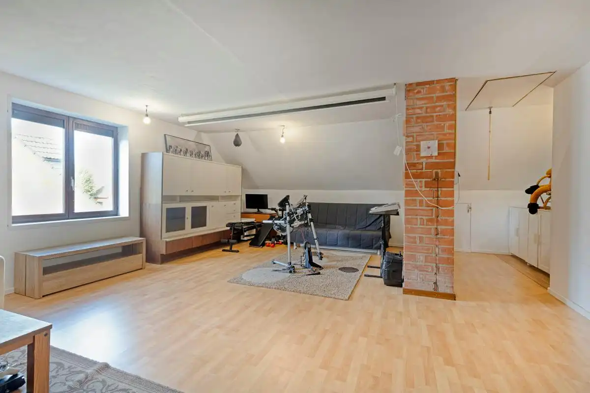Instapklare villa te koop op een rustige ligging in Harelbeke! foto 17