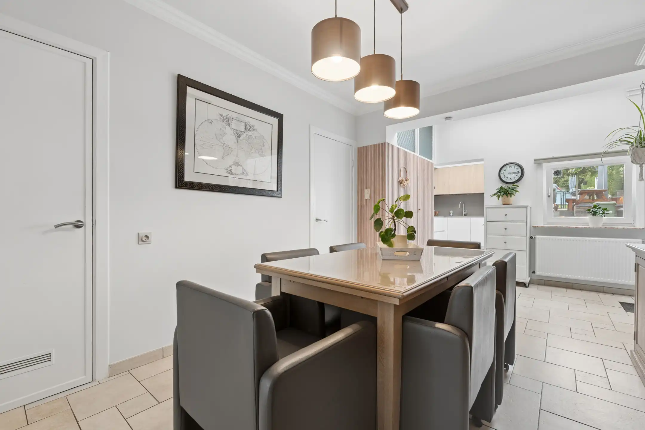 Instapklare gerenoveerde 2-gevelwoning op gunstige locatie foto 6