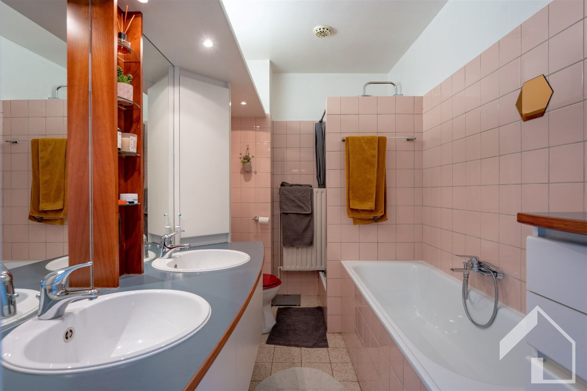 Instapklare ruime woning met tuin, garage en 4 slaapkamers foto 14
