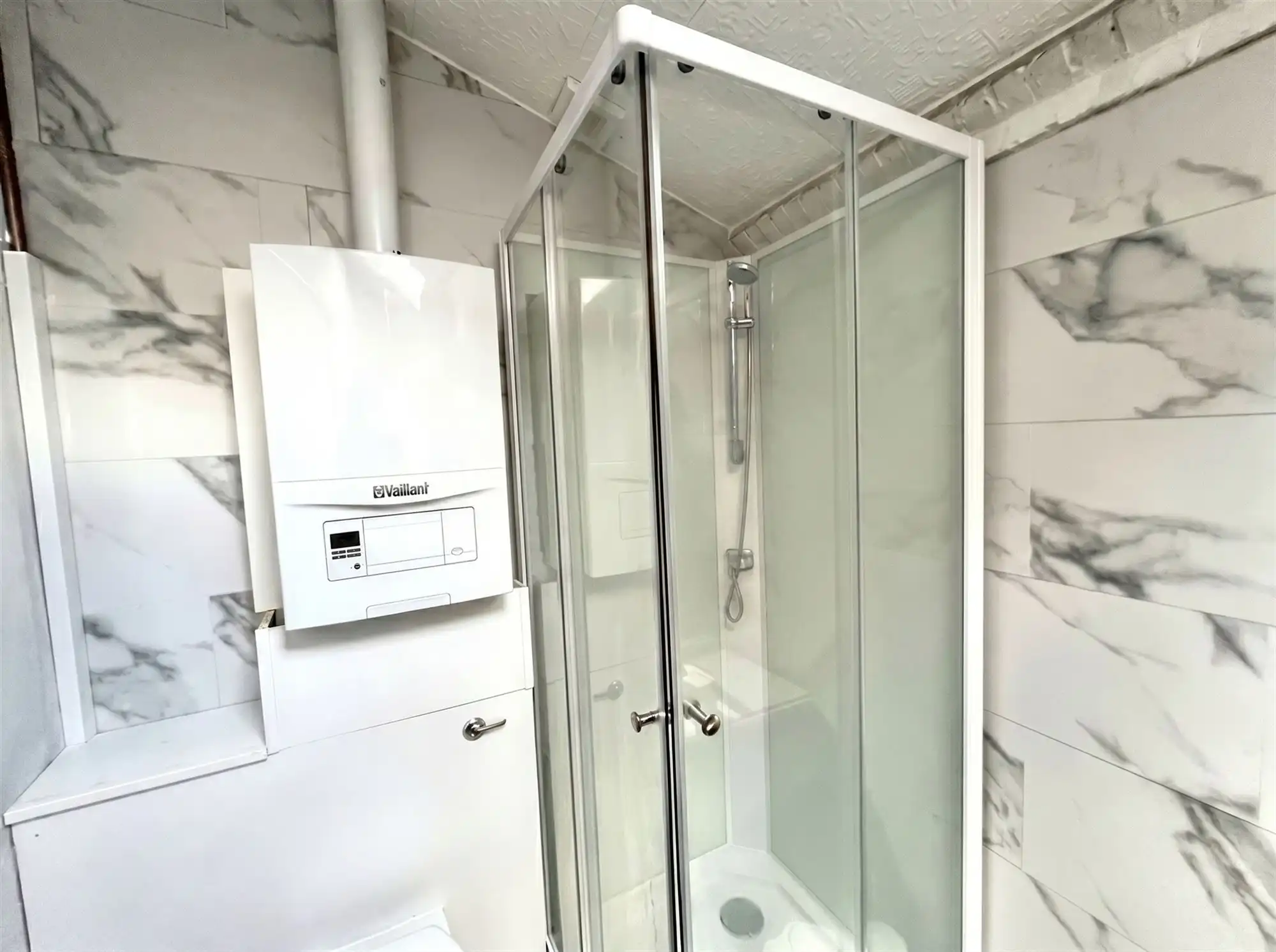 Totaal gerenoveerde (handels) woonst met duplexwoning foto 4