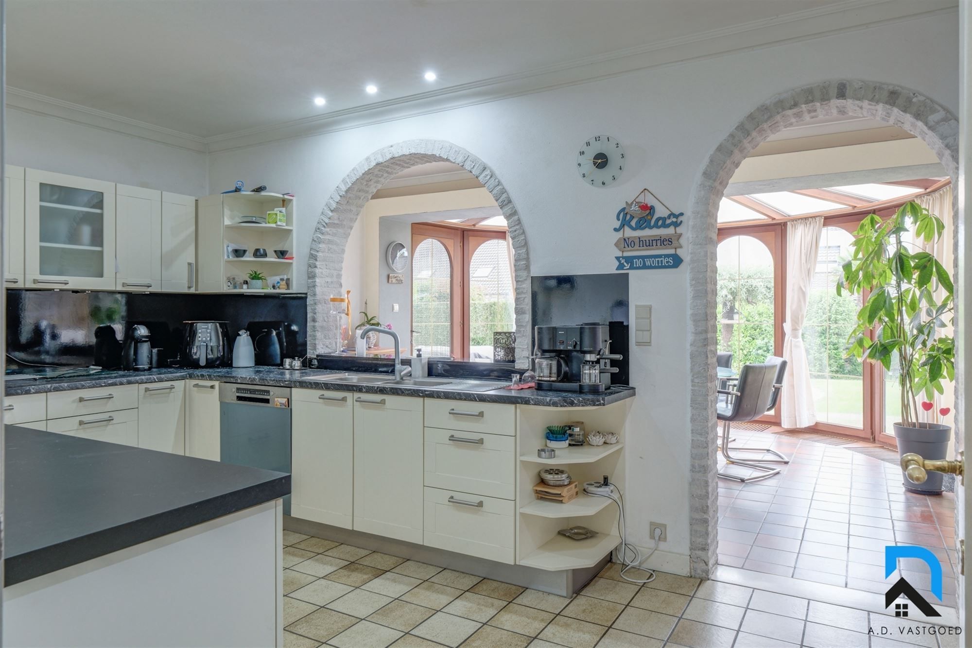 Ruime woning met 5 slaapkamers op toplocatie foto 14