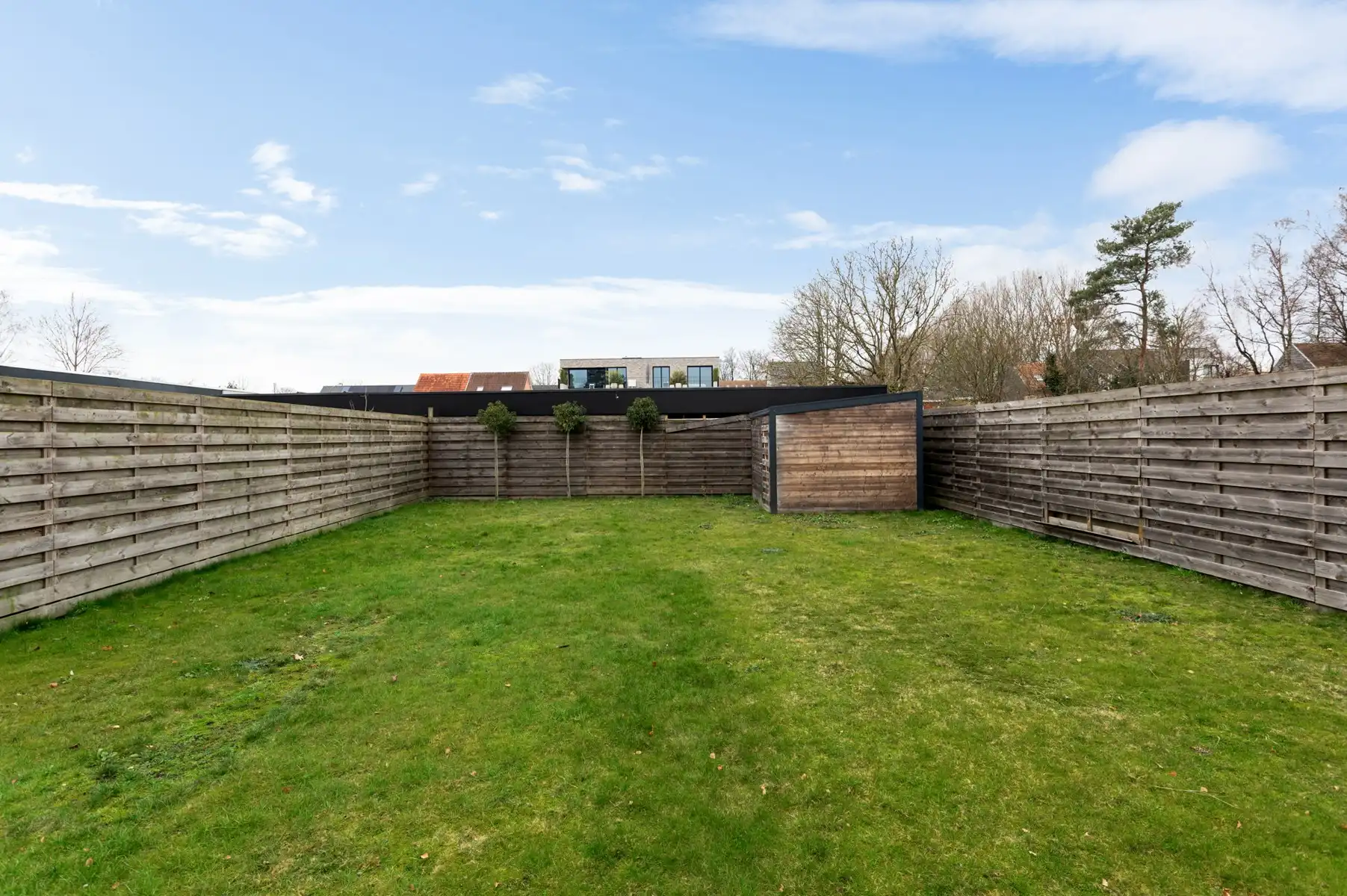 Instapklare woning met 2 slaapkamers, bureau en westgerichte tuin foto 12