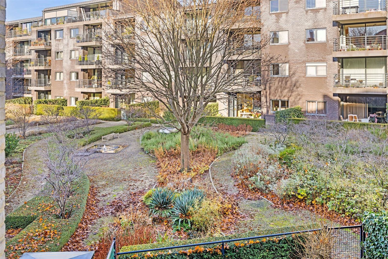 Lichtrijk appartement (109m²) op 1ste verdiep met 1 slaapkamer foto 15