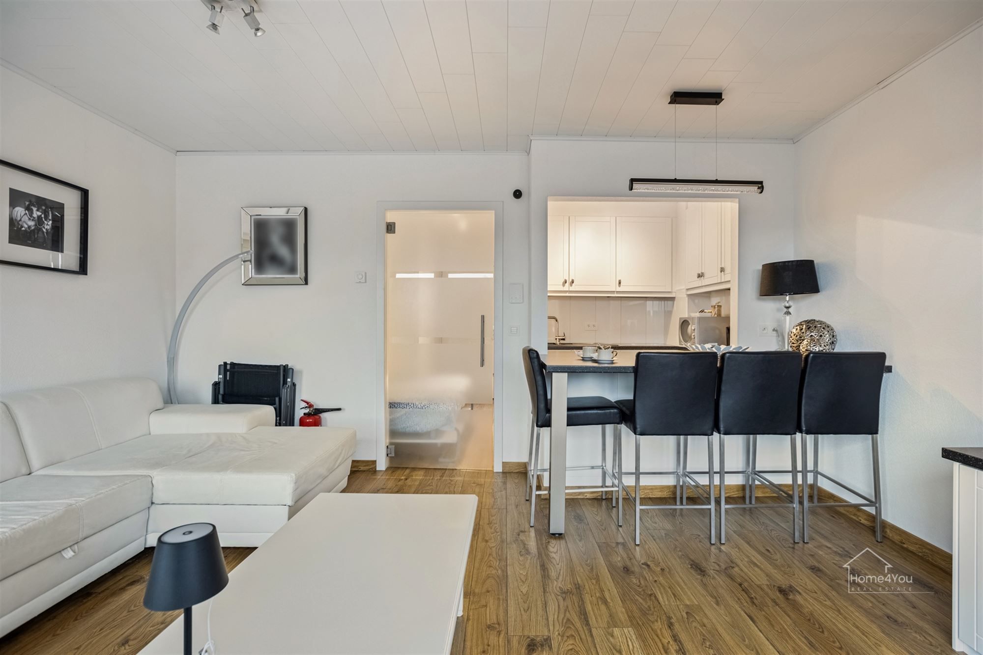 Mooie opgefriste bemeubelde studio met 1 slaapkamer op gelijkvloers op 50 meter van strand en dijk. foto 8