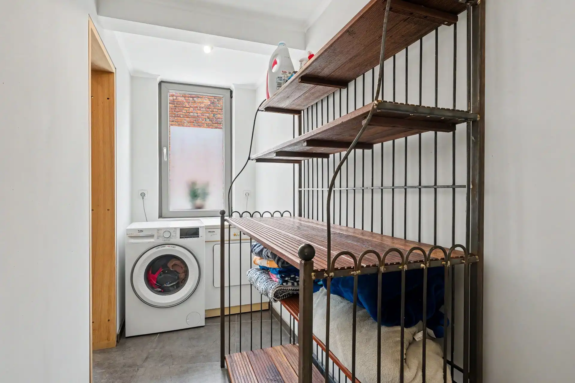 Instapklare woning met 2 slaapkamers en garage vlak bij het centrum van Stekene foto 11
