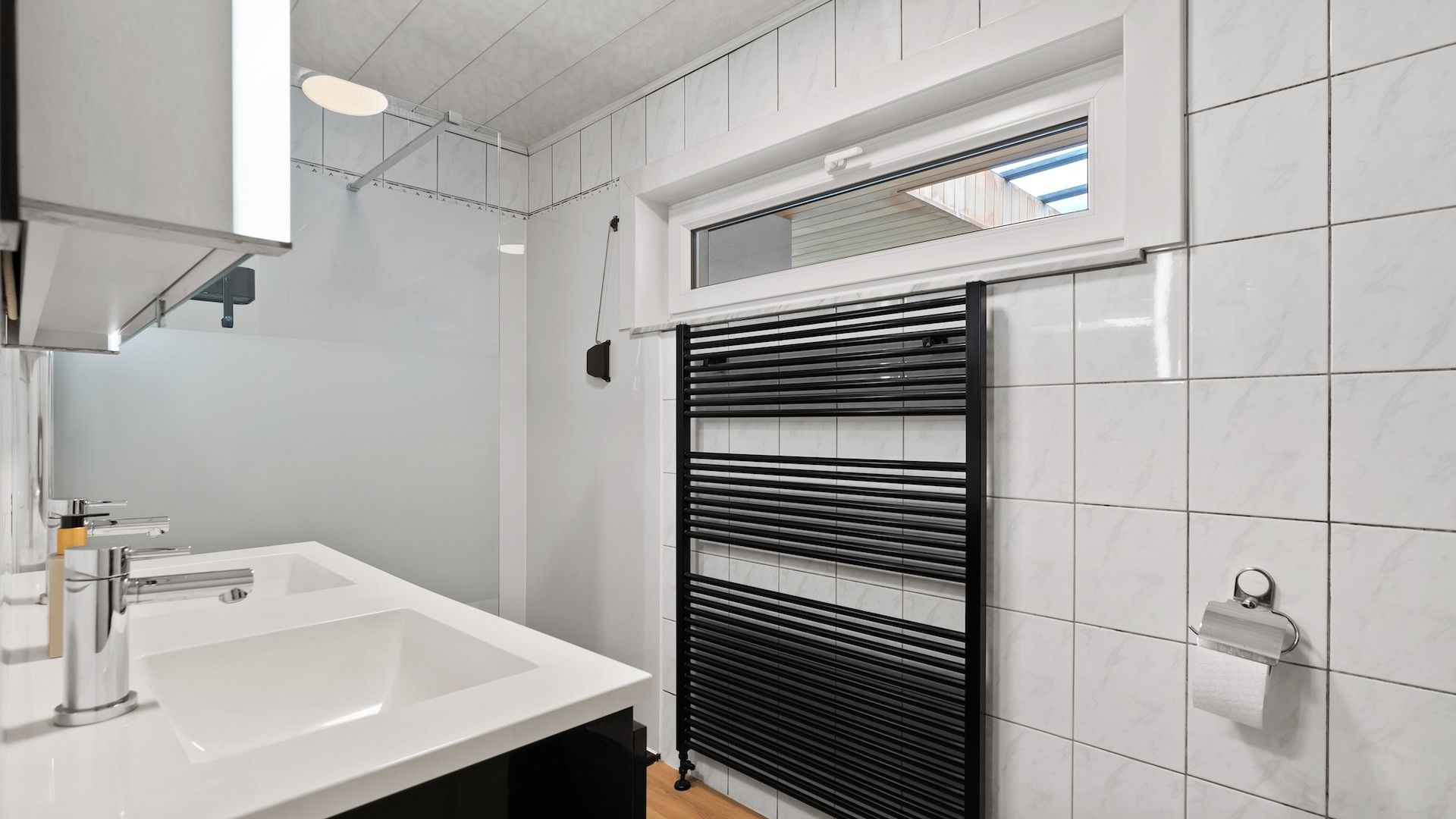 Onderhoudsvriendelijke en gelijkvloerse woning met zwembad foto 12