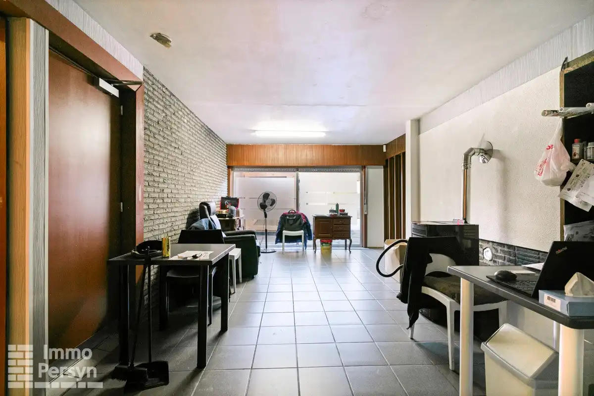 Commercieel pand (inclusief handelsfonds) met instapklaar appartement en achterliggend perceel foto 11