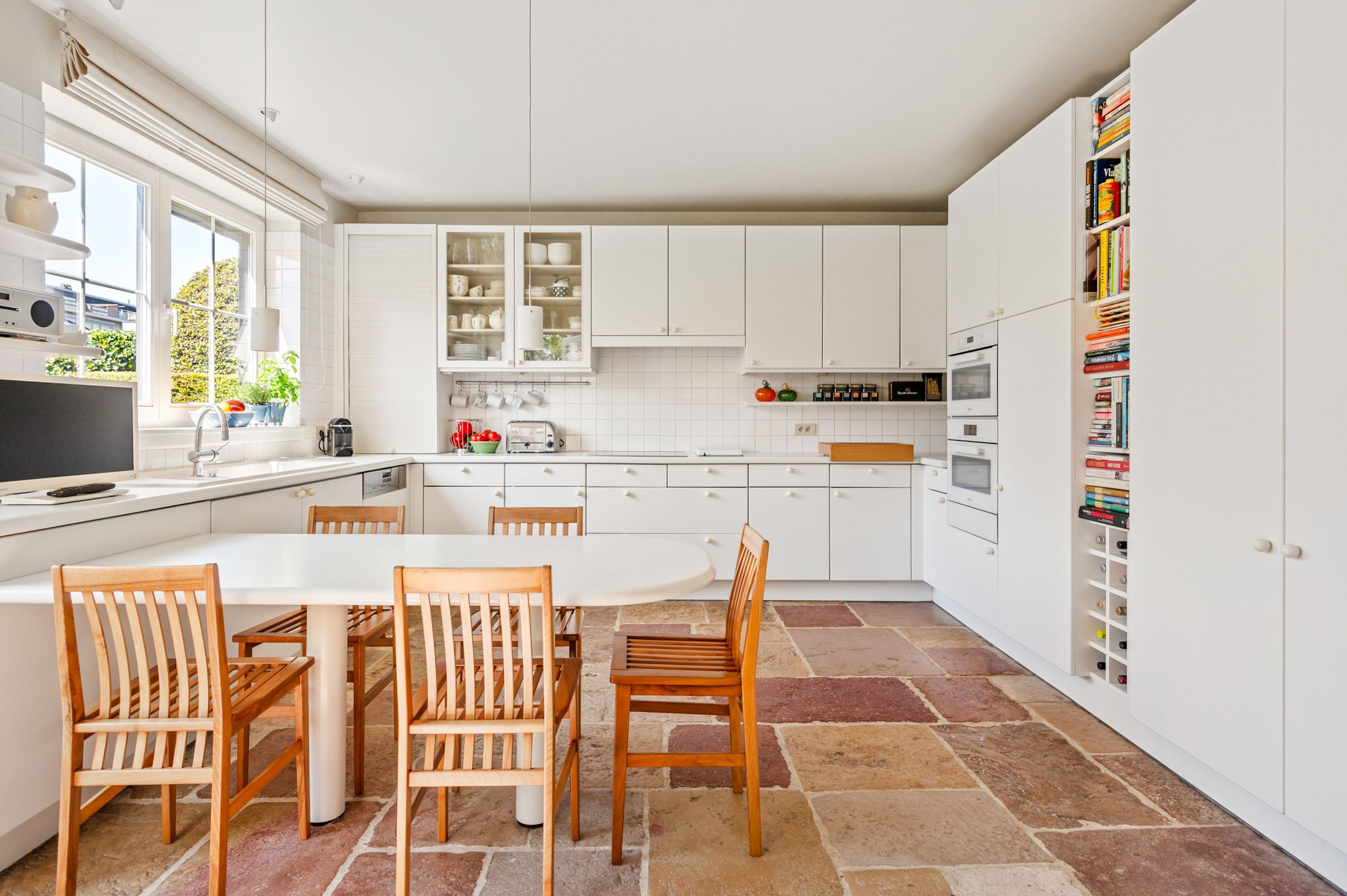 Heel ruime woning met mooie tuin op toplocatie! foto 8