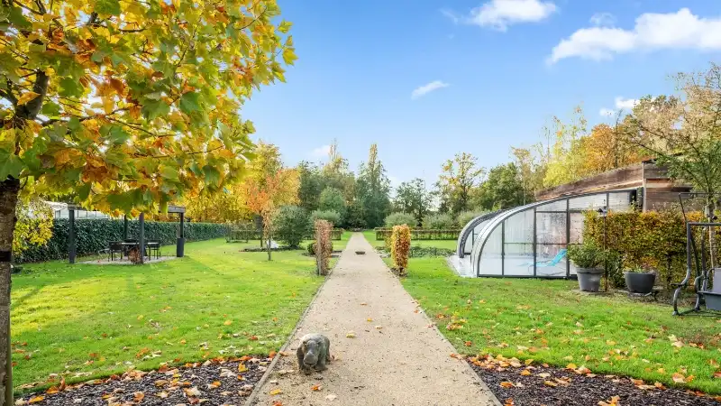 Moderne villa 247m² met bijgebouw-garage en zwembad op 58 are foto 21