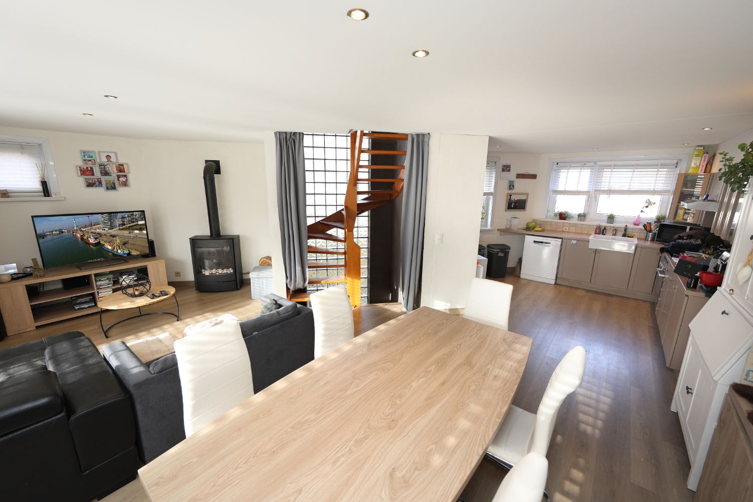 Woning op uitstekende locatie! foto 5