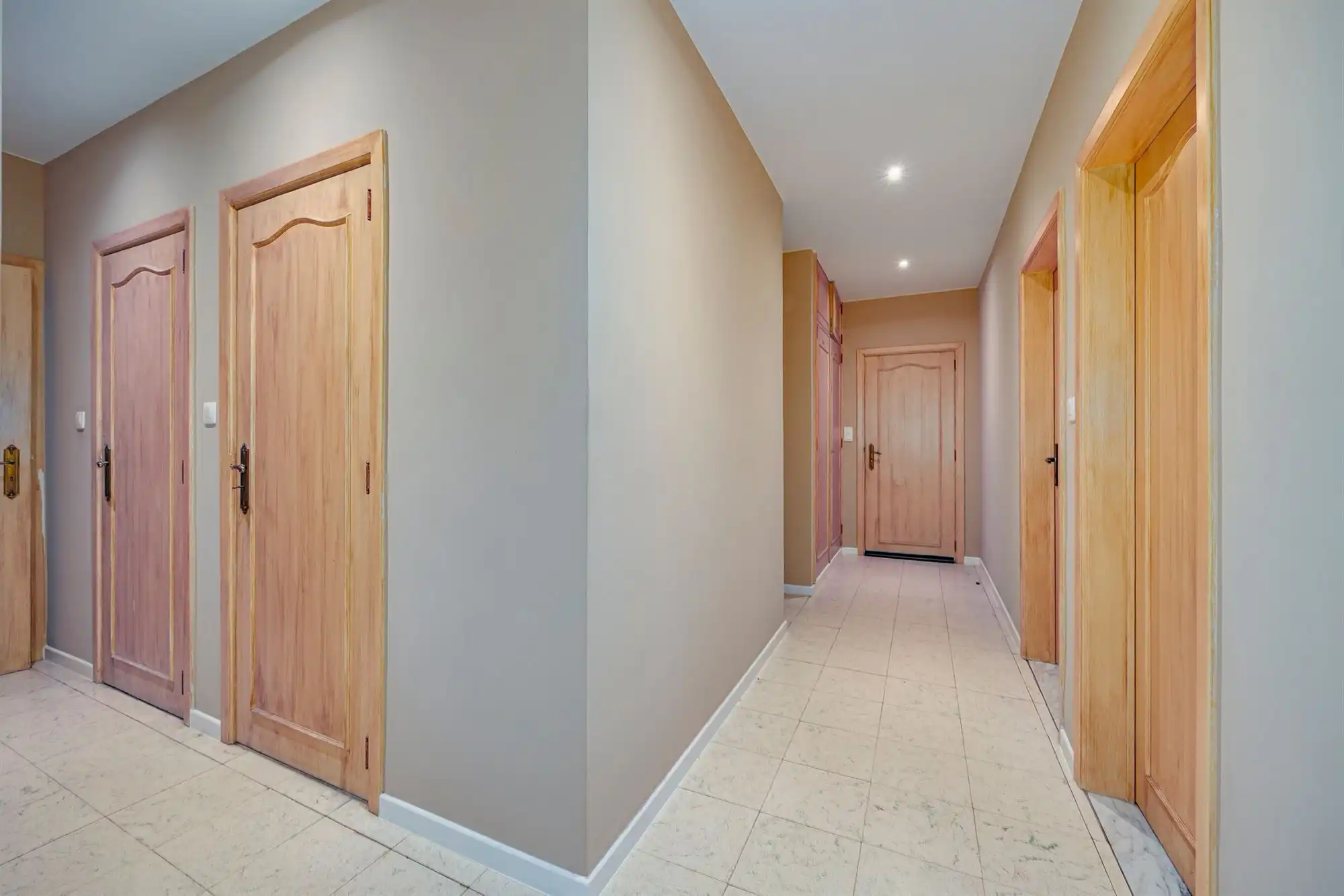Instapklare villa met 3 slaapkamers, ruime tuin en voldoende parking op gunstige locatie! foto 14