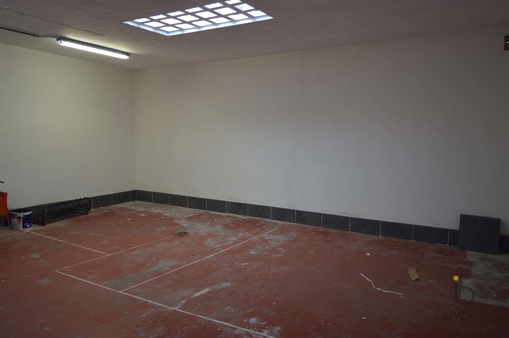 Zeer ruim magazijn of garage voor meedere autos te Merksem! foto 3