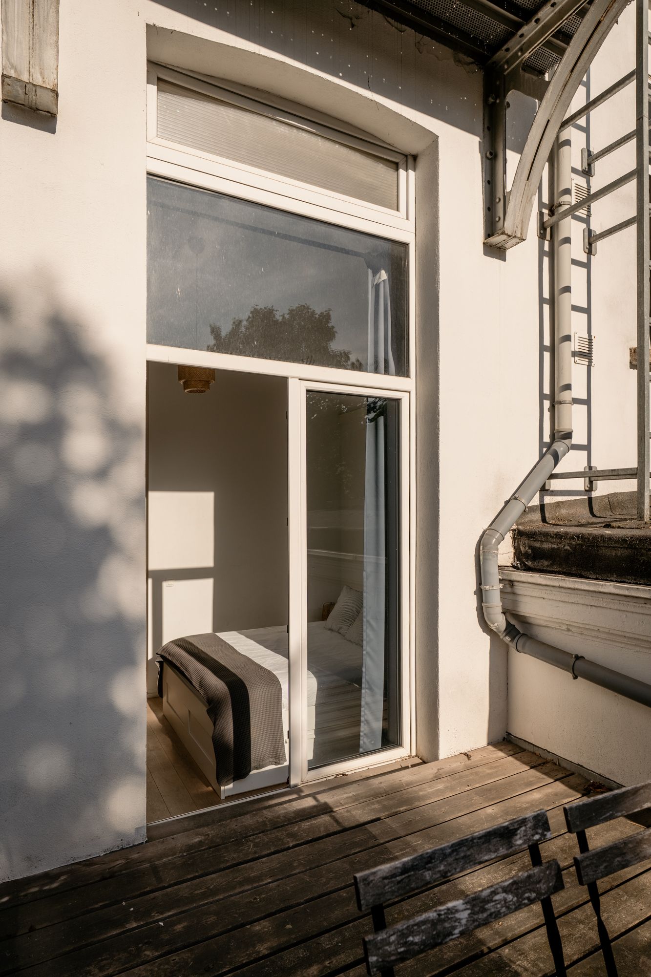 Appartement met terras en uitzicht op het eclectische Koninklijk Atheneum foto 9