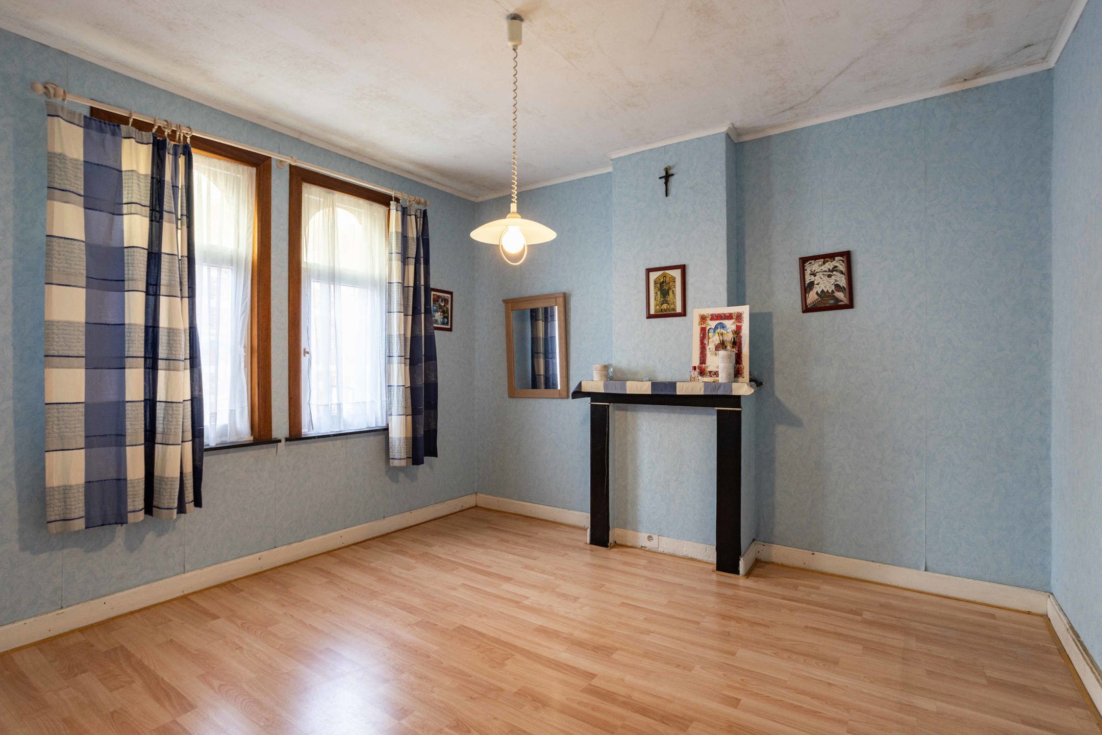  Verassend ruime, te renoveren woning in Ronse foto 13