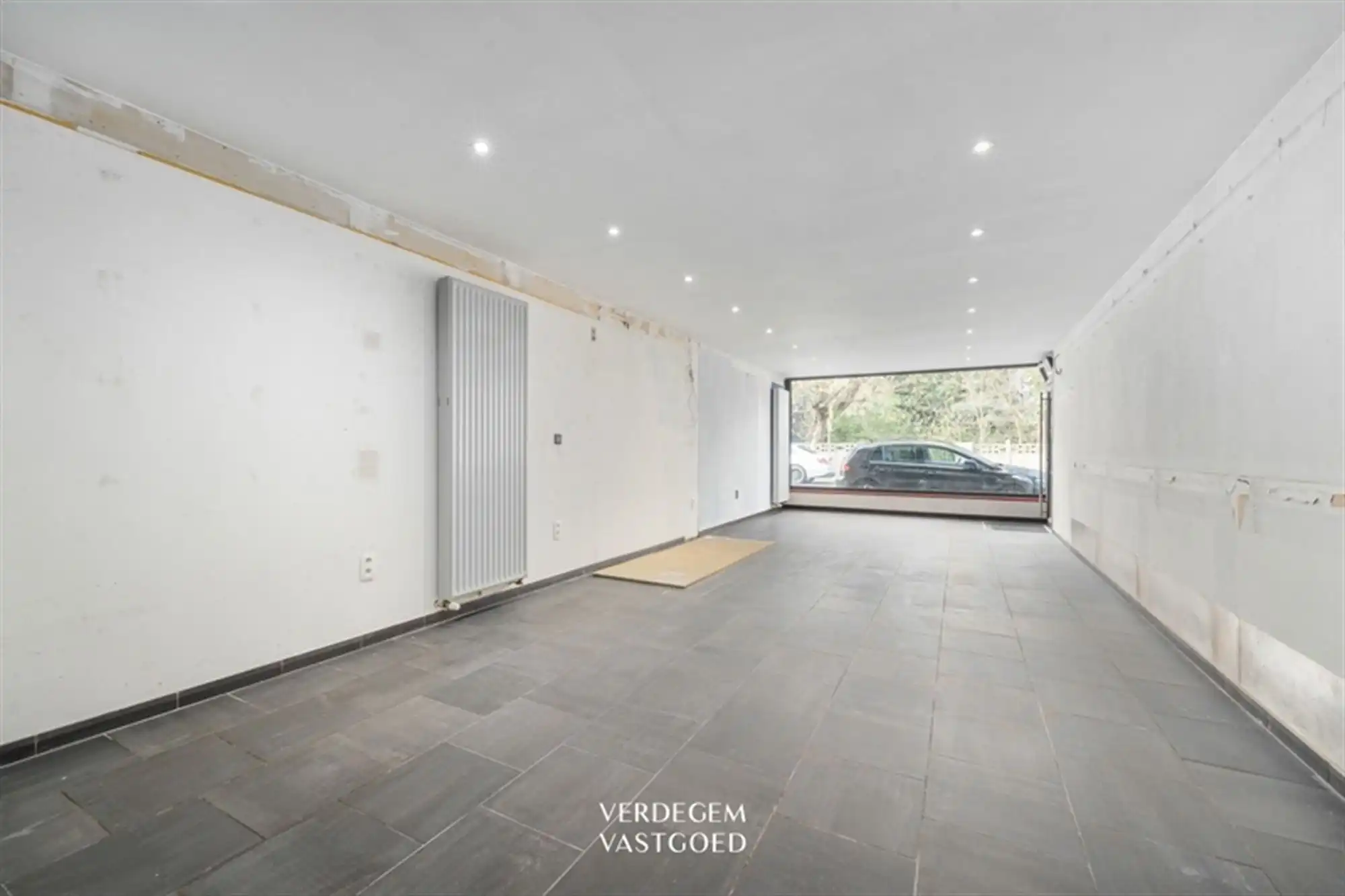 Handelsruimte of atelier met mooi woongedeelte in hartje Zelzate foto 4